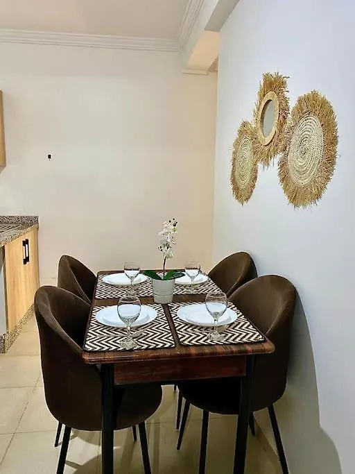 Appartement De Luxe En Face La Gare A Gueliz Marrakech Марракеш